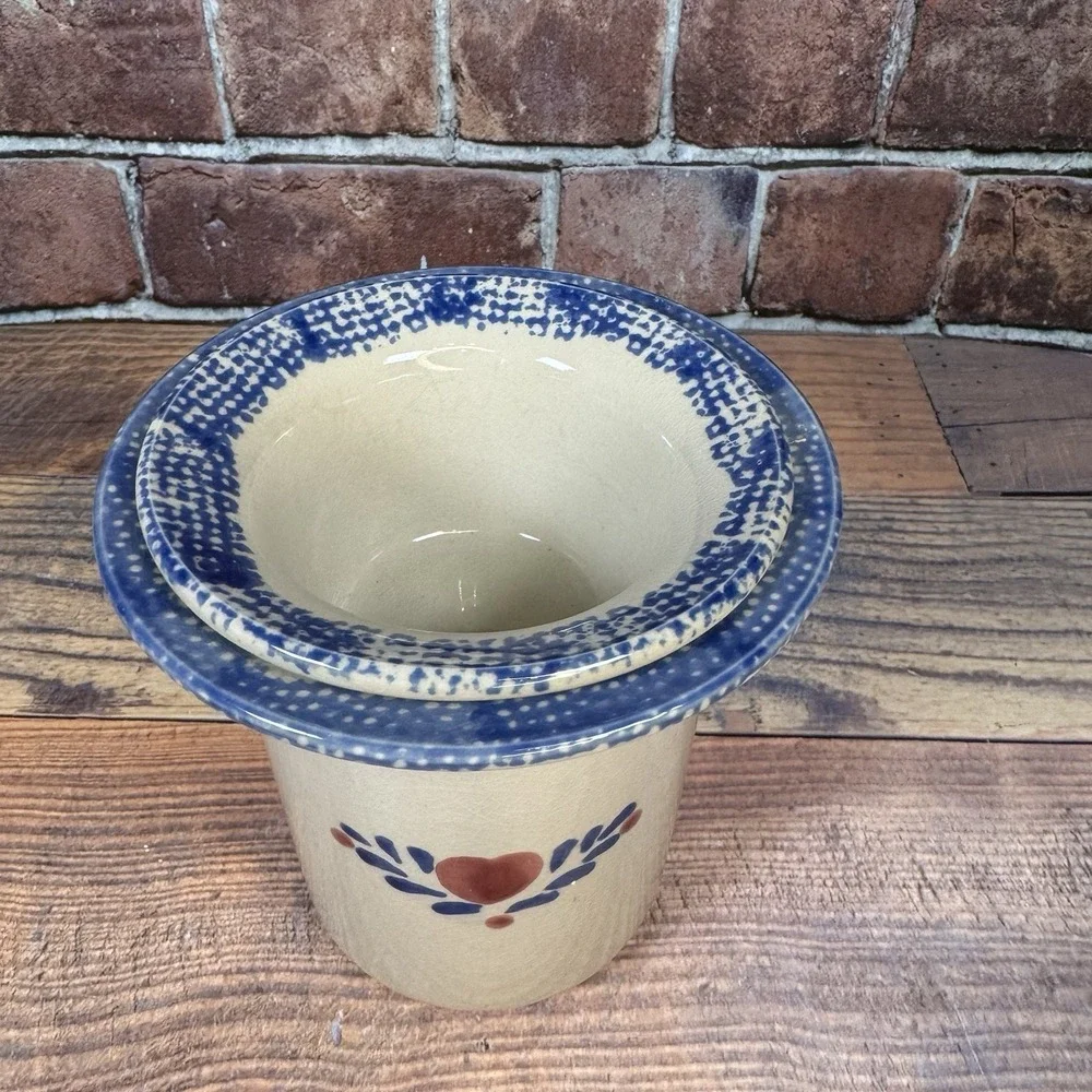 VTG Ceramic Dip Crock Chiller Server 2 pc Farmhouse Red Heart Blue Sponge Design